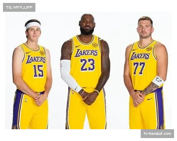 詹东里同时在场湖人前场板率联盟倒一,攻防转换每回合失分第27