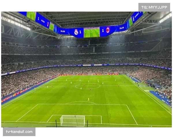 伯纳乌球场全新顶棚关闭测试，未来或可实现“室内足球”环境以排除天气战术变量